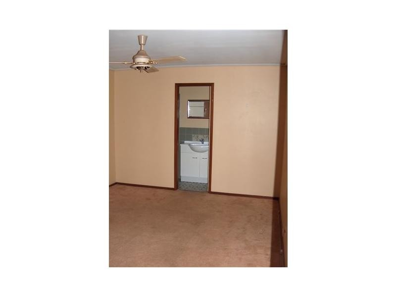 19 Broughton Road, Elizabeth Vale SA 5112