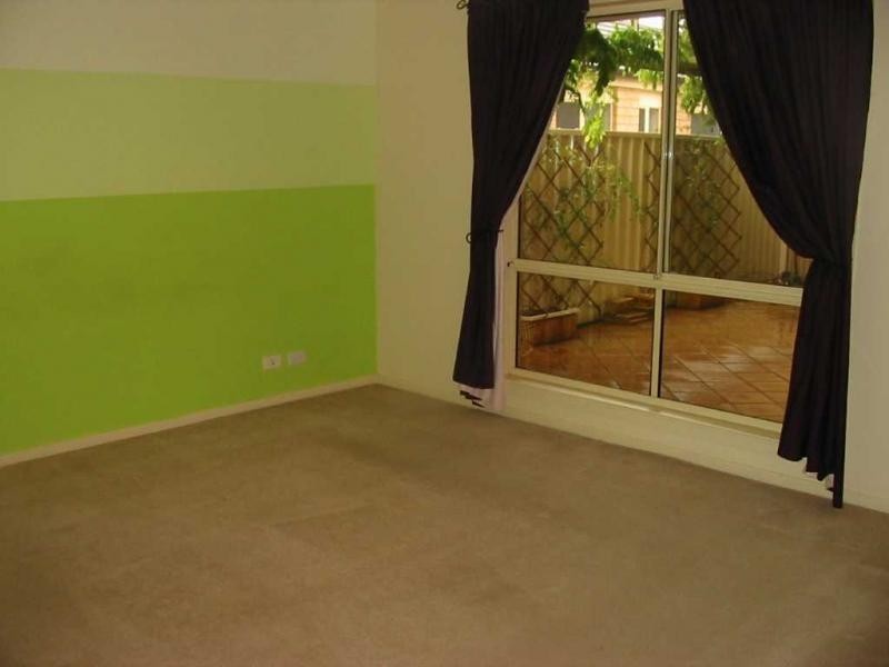 8 Cyclamen Court, Para Hills West SA 5096