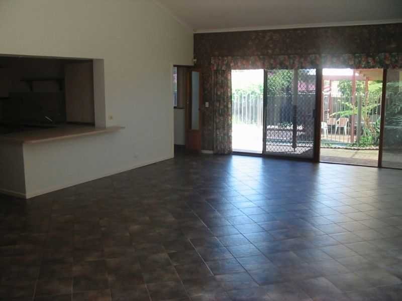 3 Mowbray Crescent, Fairview Park SA 5126