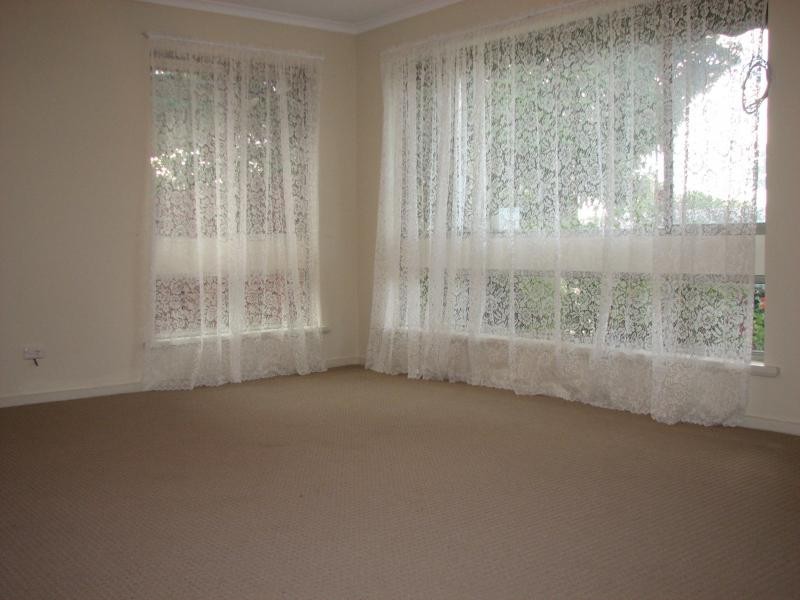 6 DeSassaney Crescent, Modbury Heights SA 5092