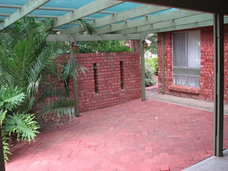 6 DeSassaney Crescent, Modbury Heights SA 5092