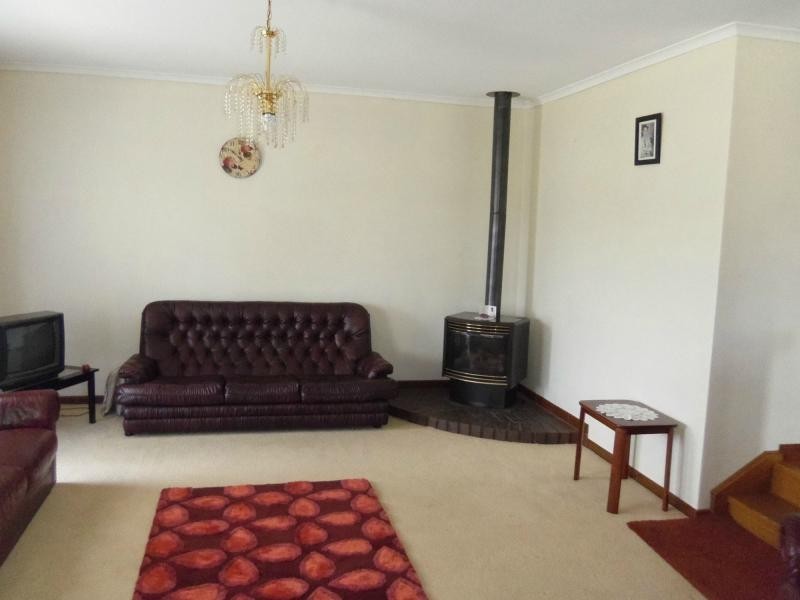 17 Doulton Crescent, Modbury Heights SA 5092