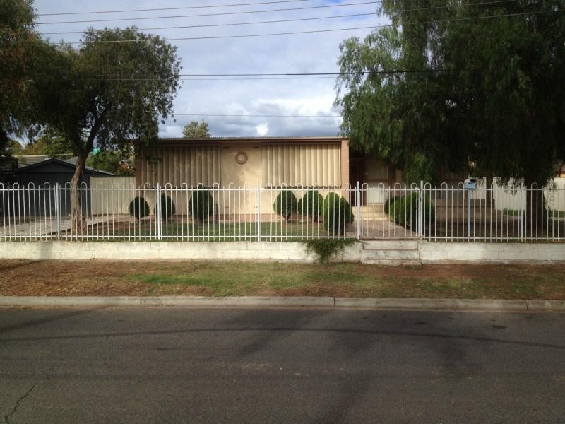 2 Penner Crescent, Para Hills SA 5096