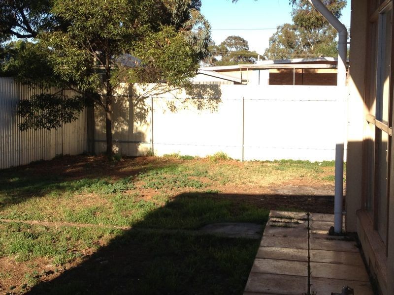 2 Penner Crescent, Para Hills SA 5096