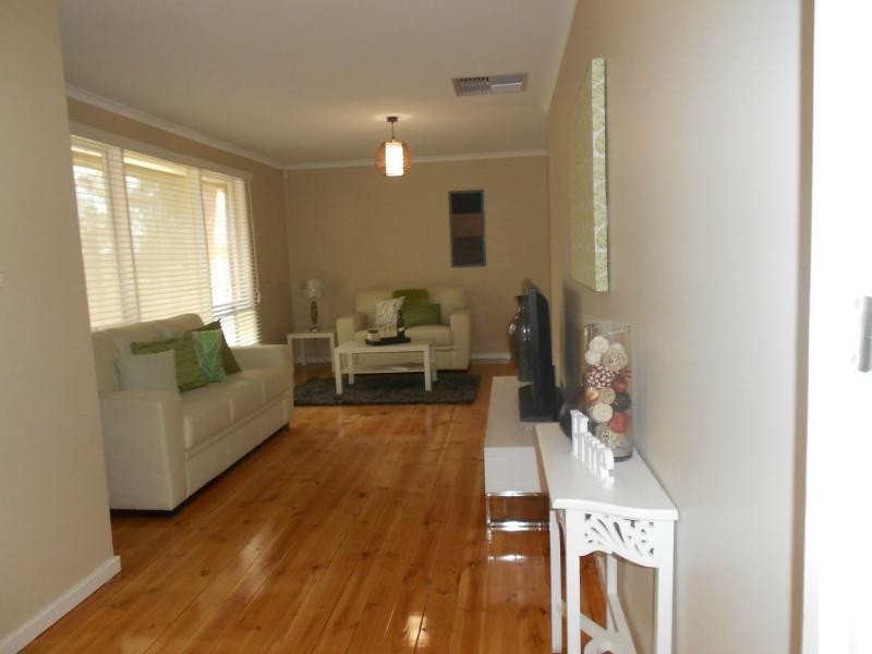 8 Andrew Avenue, Salisbury East SA 5109