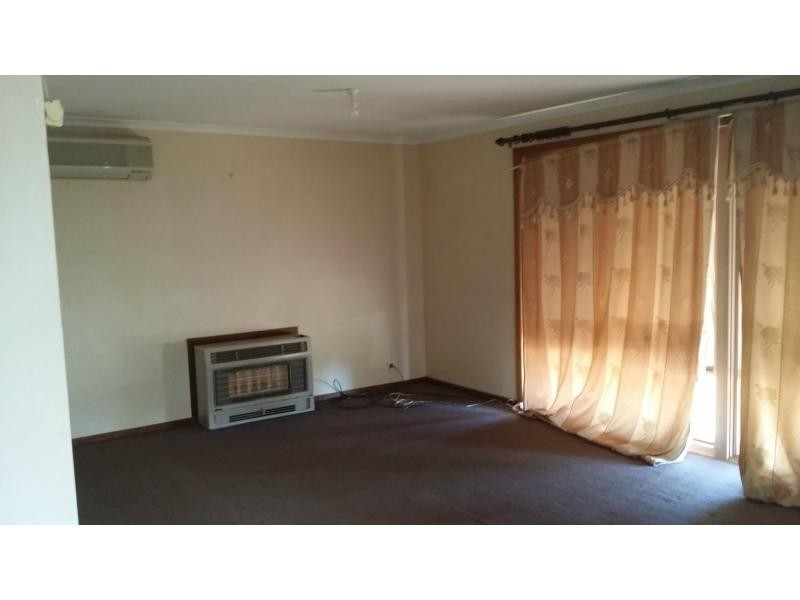 8 Loral Street, Para Hills SA 5096