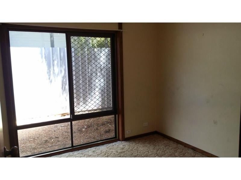 8 Loral Street, Para Hills SA 5096