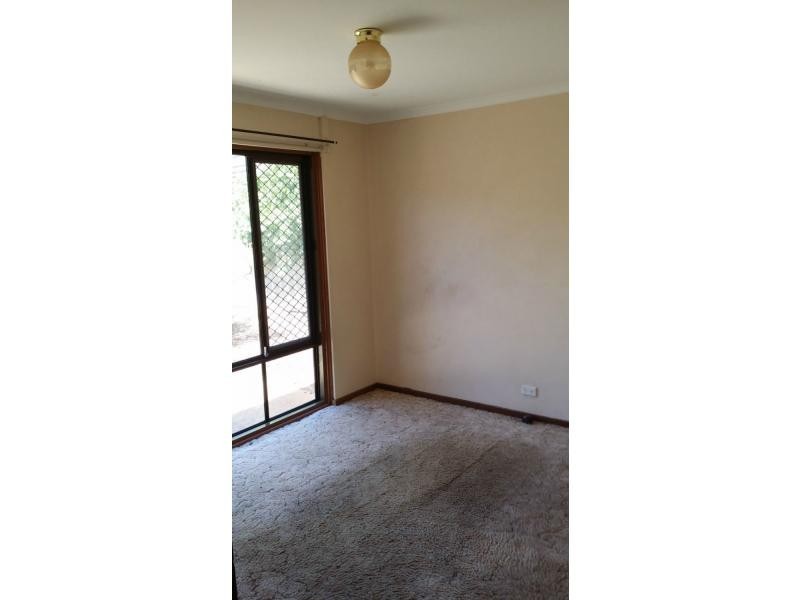 8 Loral Street, Para Hills SA 5096