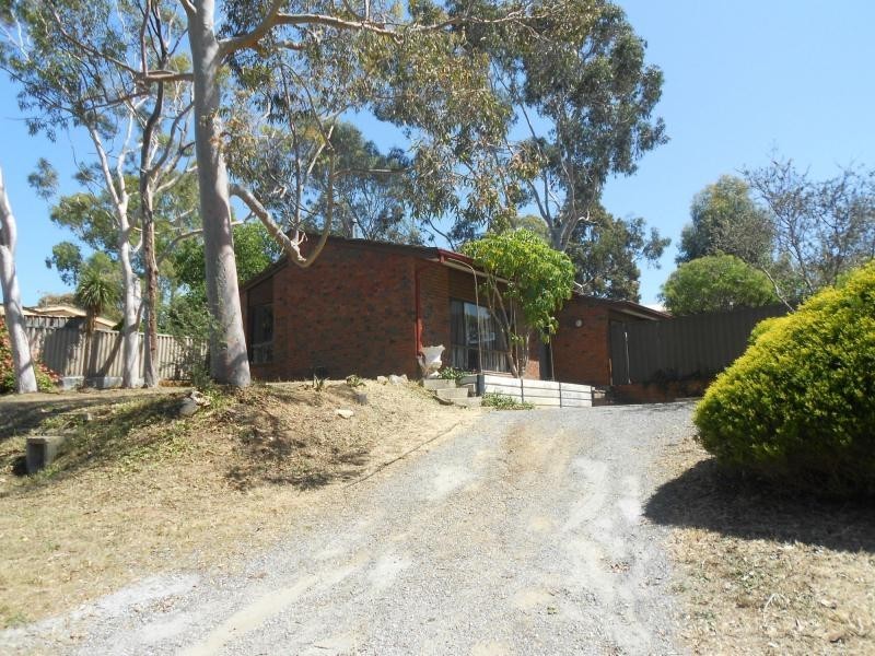 8 Chardonnay Crescent, Wynn Vale SA 5127