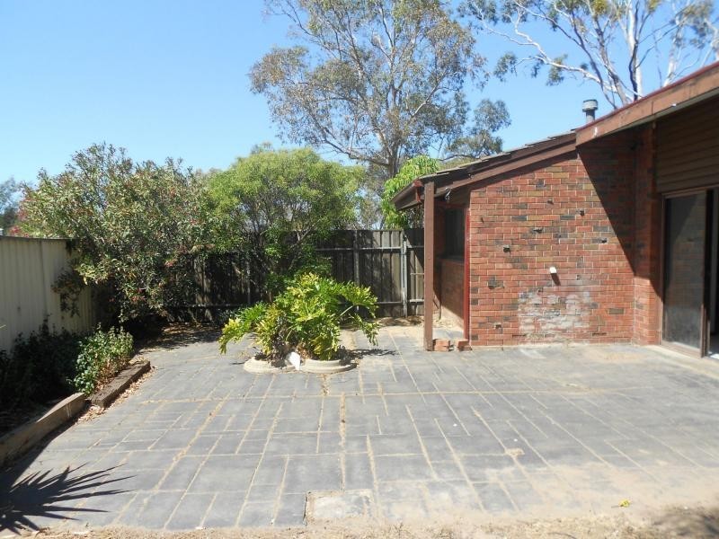 8 Chardonnay Crescent, Wynn Vale SA 5127