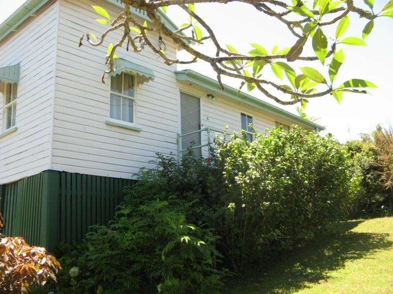 6 Vernon Street, Nambour QLD 4560