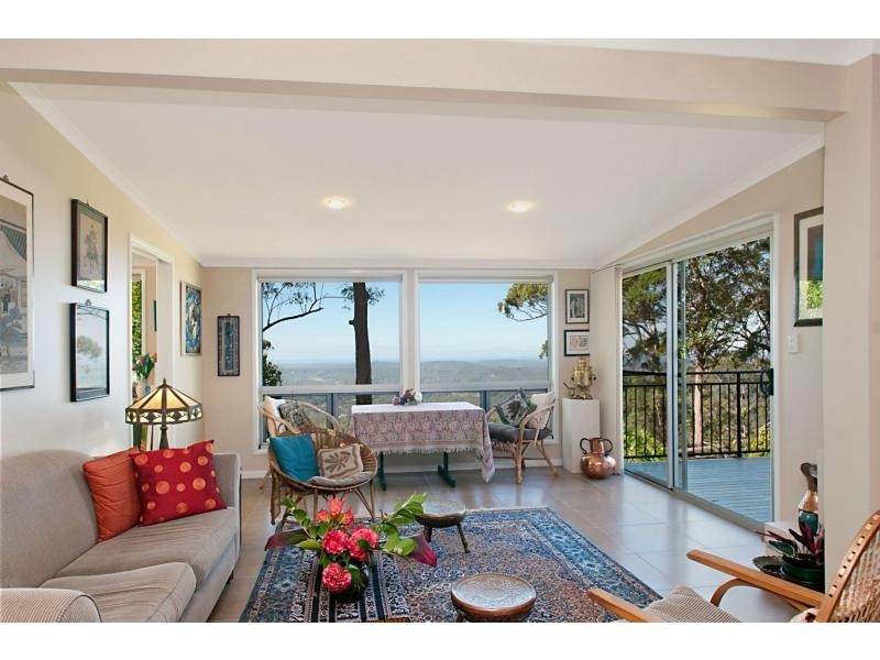 8 Boongala Avenue, Montville QLD 4560