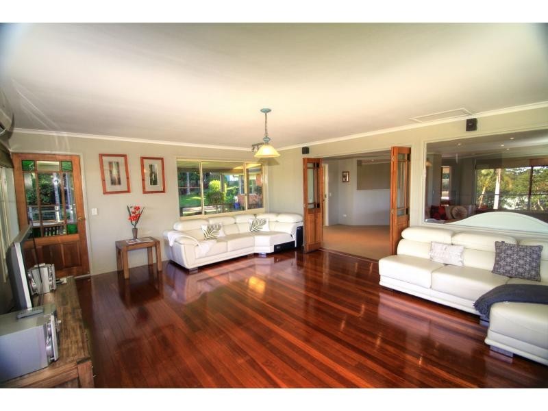 5 Glasshouse Parade, Maleny QLD 4552