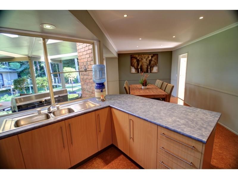 5 Glasshouse Parade, Maleny QLD 4552