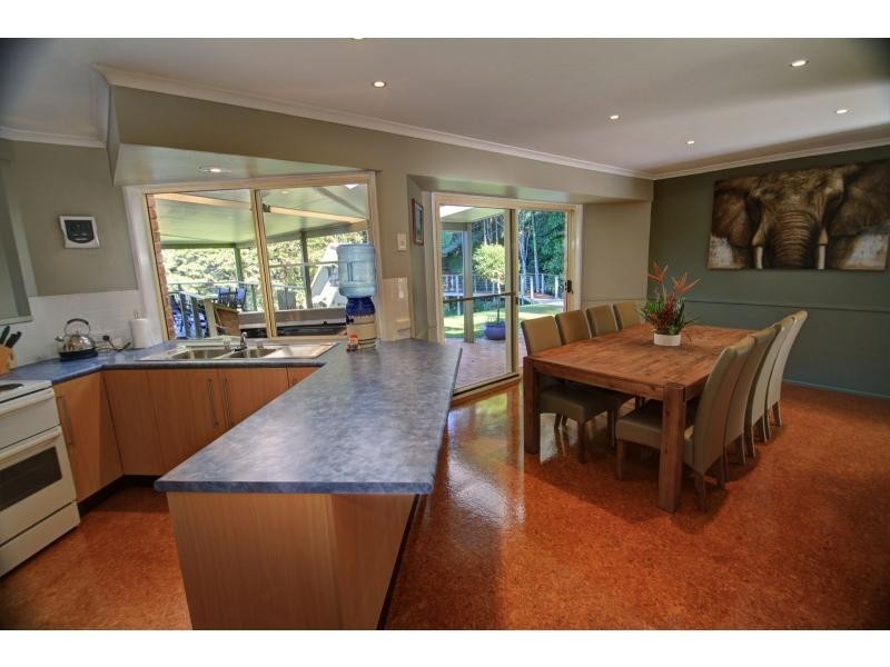 5 Glasshouse Parade, Maleny QLD 4552