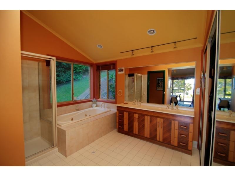 4 Boongala Avenue, Montville QLD 4560