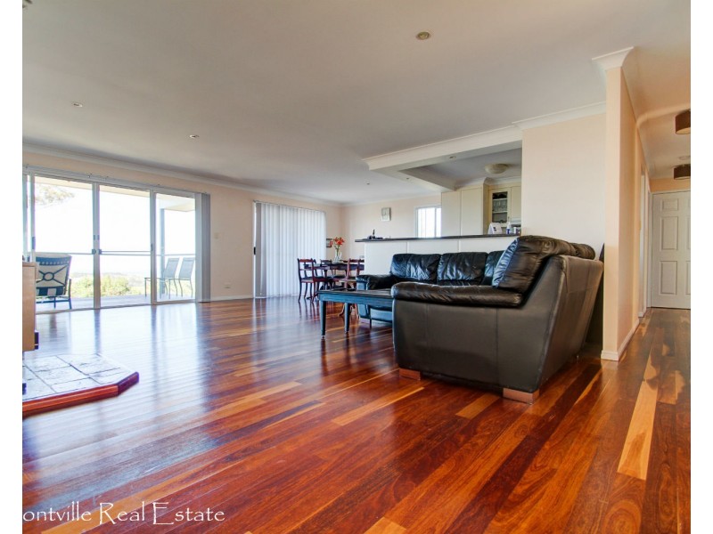 9 Maple Avenue, Mapleton QLD 4560