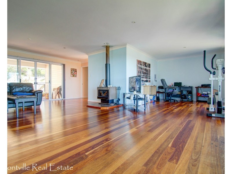 9 Maple Avenue, Mapleton QLD 4560