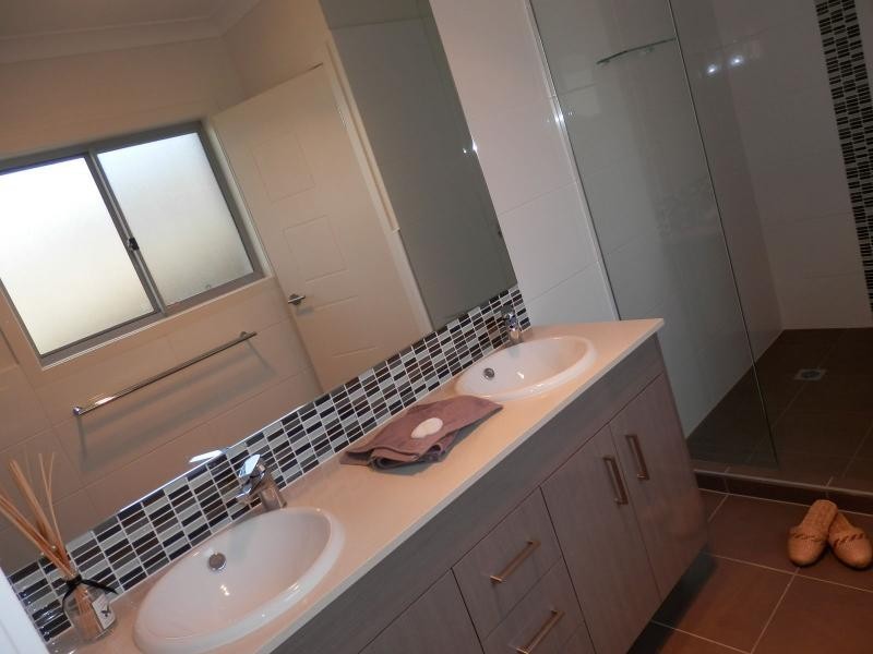 21 Bunderoo Circuit, Gainsborough Greens, Pimpama QLD 4209