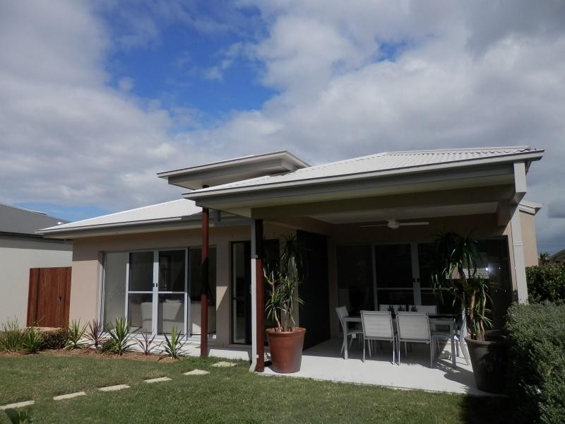 21 Bunderoo Circuit, Gainsborough Greens, Pimpama QLD 4209