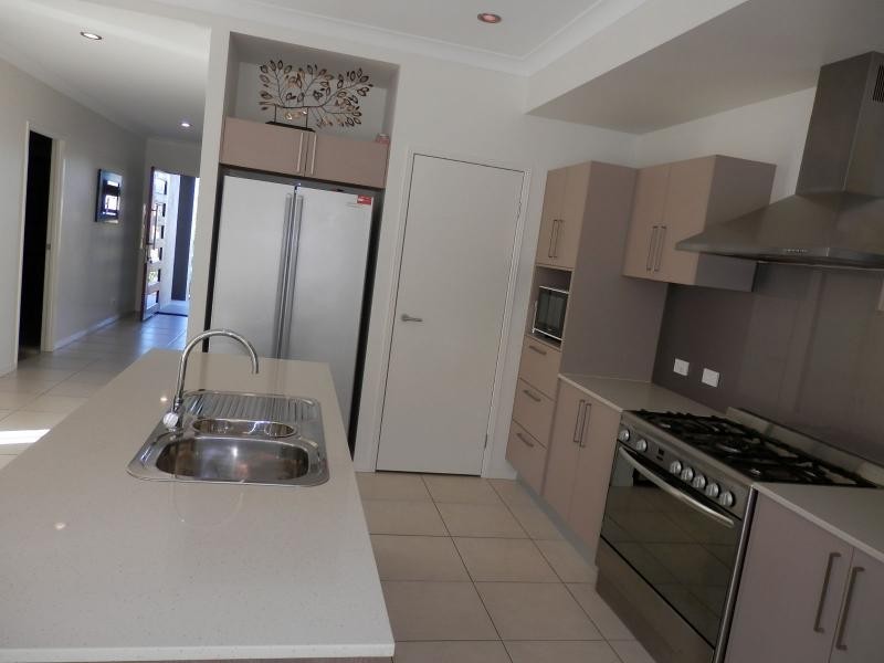 33 Plantation Crescent, Riverstone Crossing, Upper Coomera QLD 4209