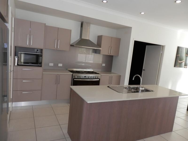 33 Plantation Crescent, Riverstone Crossing, Upper Coomera QLD 4209