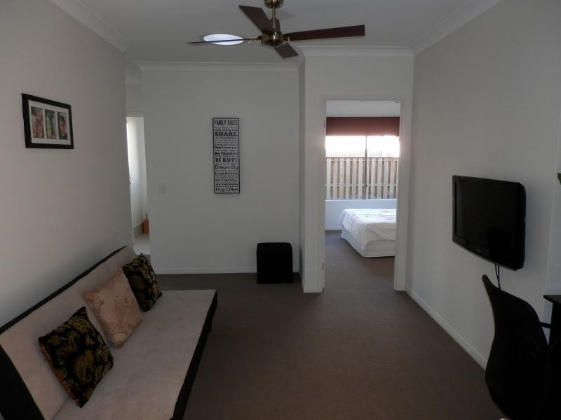 33 Plantation Crescent, Riverstone Crossing, Upper Coomera QLD 4209