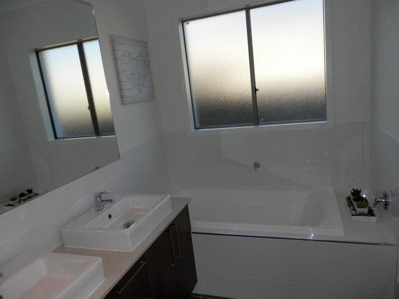 33 Plantation Crescent, Riverstone Crossing, Upper Coomera QLD 4209