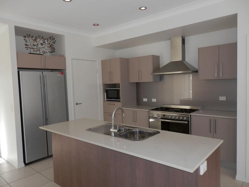 33 Plantation Crescent, Riverstone Crossing, Maudsland QLD 4210