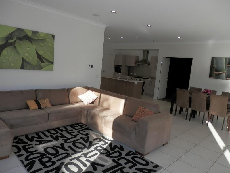 33 Plantation Crescent, Riverstone Crossing, Maudsland QLD 4210