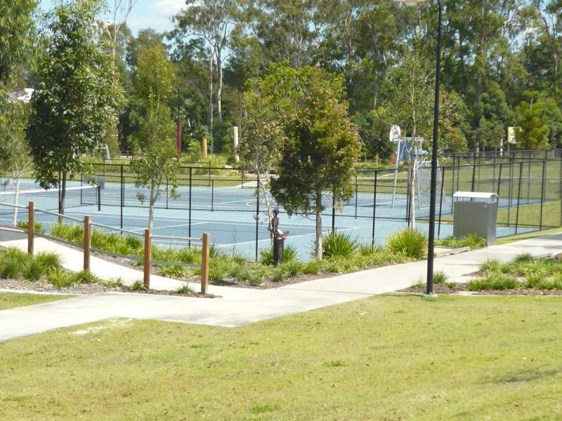 8 Richmond Crescent, Woodlands, Waterford QLD 4133