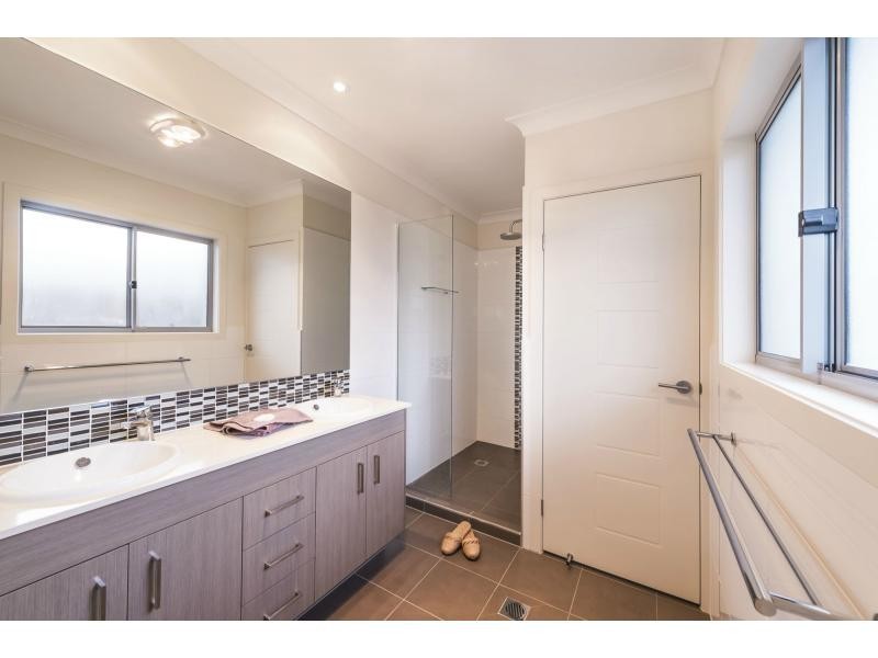 21 Bunderoo Circuit, Gainsborough Greens, Pimpama QLD 4209