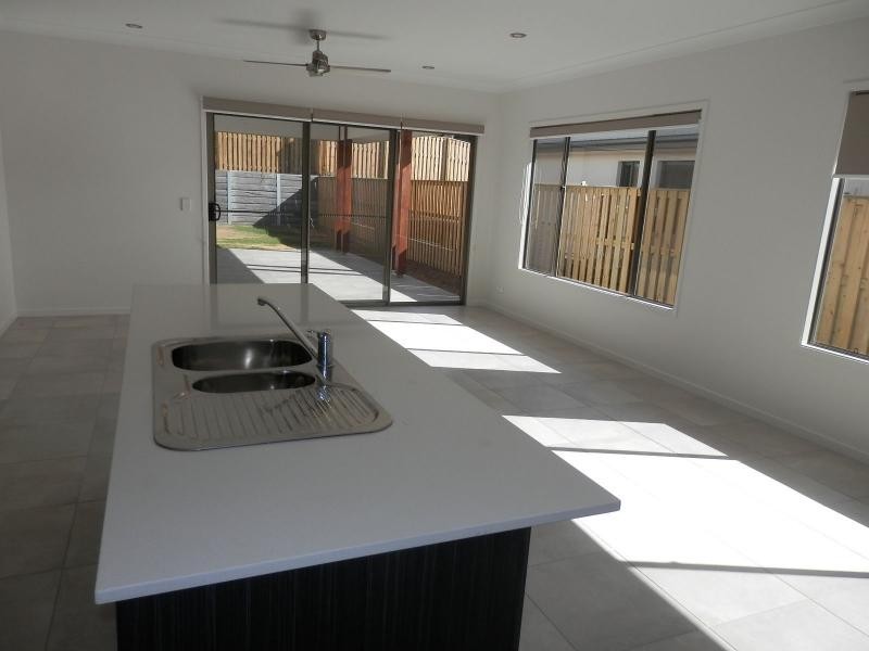 13 Prairie Avenue, Riverstone Crossing, Maudsland QLD 4210