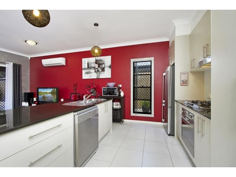 Unit 2/71 Sunningdale Drive, Redland Bay QLD 4165