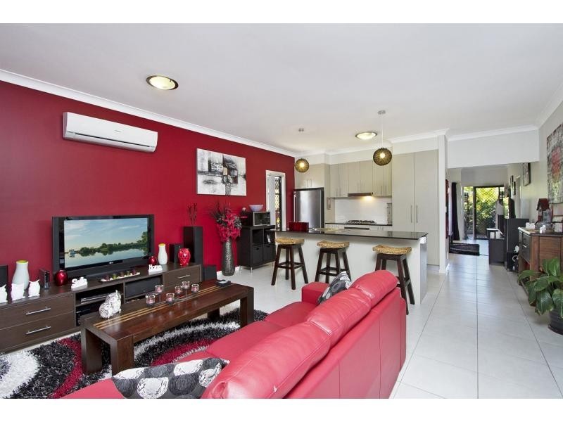 Unit 2/71 Sunningdale Drive, Redland Bay QLD 4165