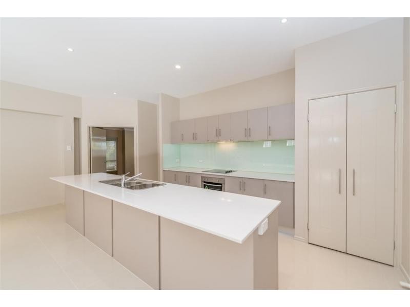 4 Rainlily Crescent, Upper Coomera QLD 4209