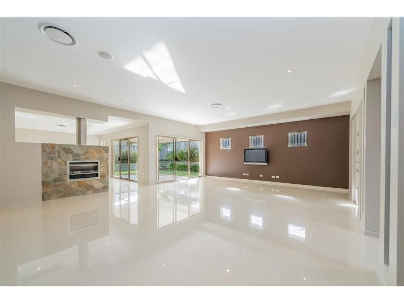 4 Rainlily Crescent, Upper Coomera QLD 4209
