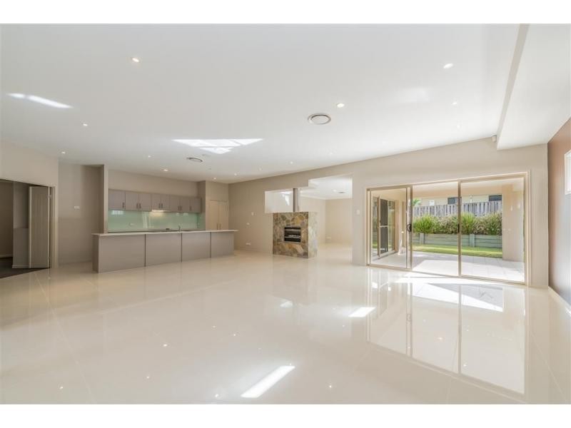 4 Rainlily Crescent, Upper Coomera QLD 4209