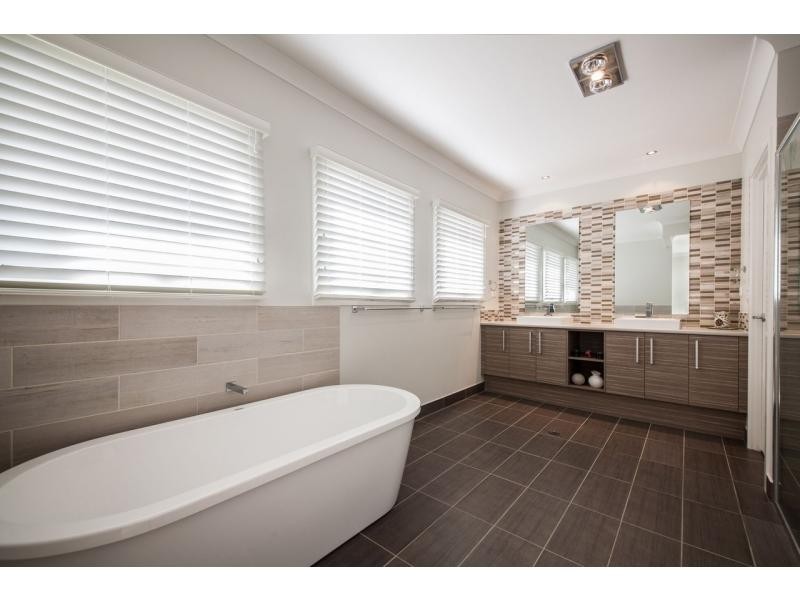 16 Roseapple Circuit, Roseapple Estate, Oxenford QLD 4210