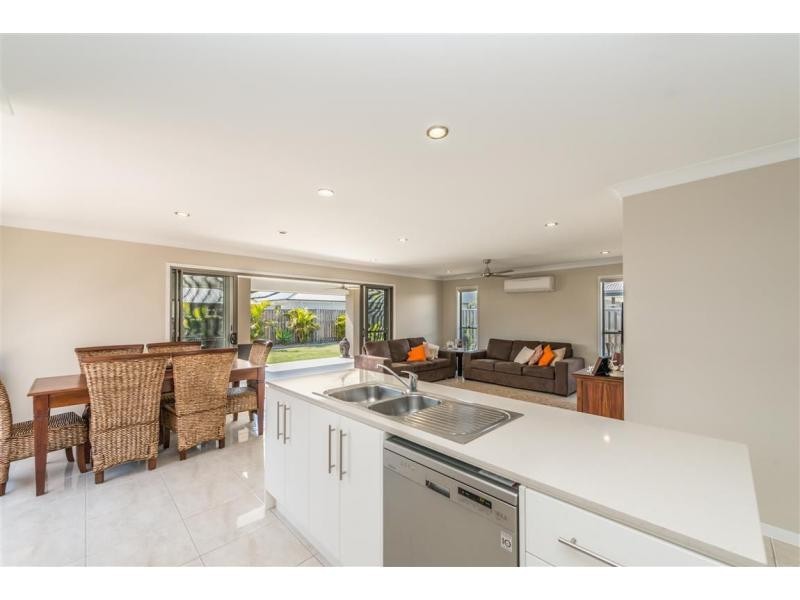 9 Sinclair Street, Riverstone Crossing, Maudsland QLD 4210