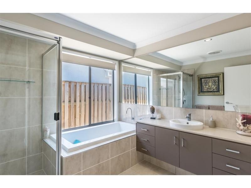 9 Sinclair Street, Riverstone Crossing, Maudsland QLD 4210