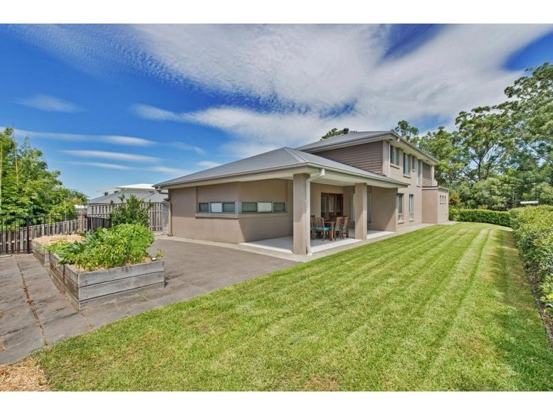 21 Riverbreeze Crescent, Riverstone Crossing, Maudsland QLD 4210