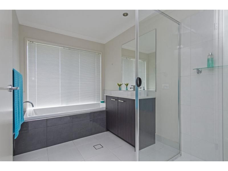 21 Riverbreeze Crescent, Riverstone Crossing, Maudsland QLD 4210