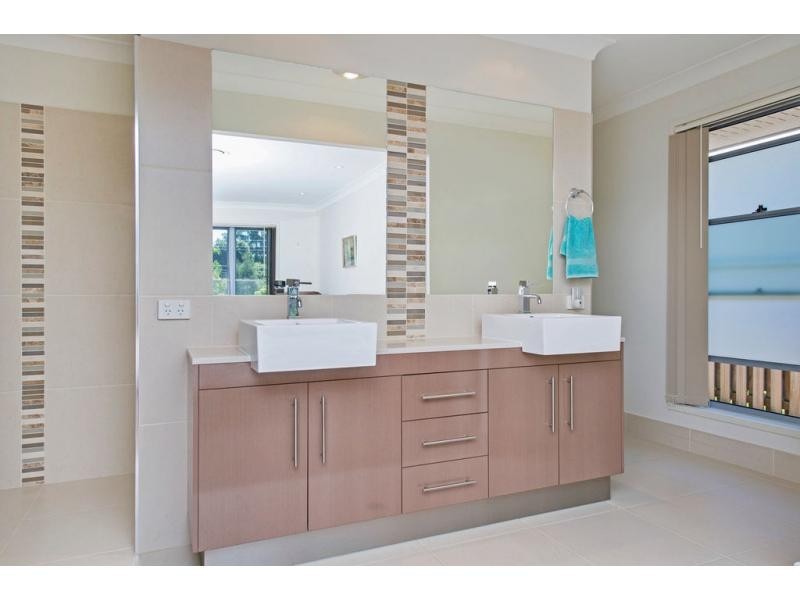 20 Plantation Crescent, Maudsland QLD 4210