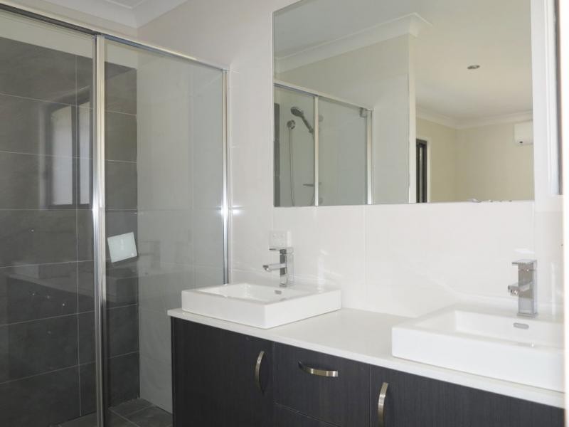 27 Dorretti Circuit, Upper Coomera QLD 4209