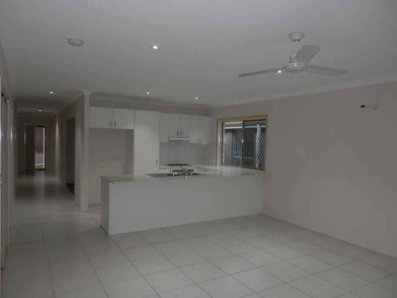 10 Darling Close, Pacific Pines QLD 4211