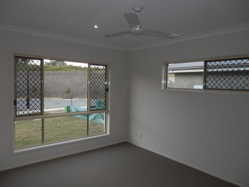 10 Darling Close, Pacific Pines QLD 4211