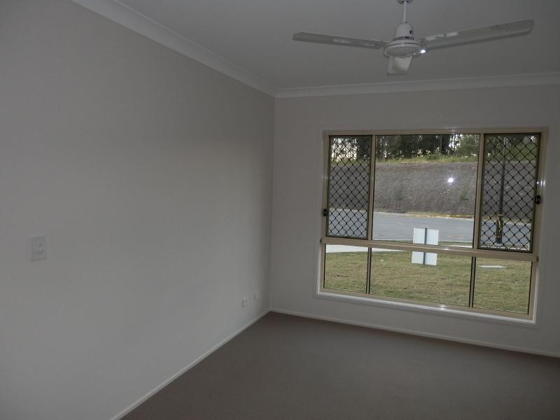 10 Darling Close, Pacific Pines QLD 4211