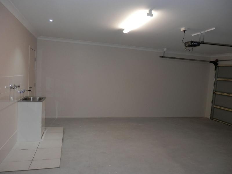 10 Darling Close, Pacific Pines QLD 4211