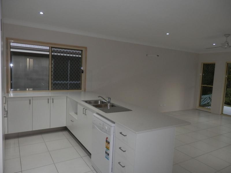 10 Darling Close, Pacific Pines QLD 4211